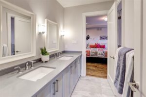 Bedroom 5 Ensuite